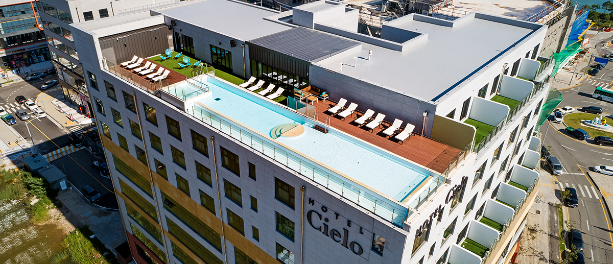 Rooftop Infinity Pool