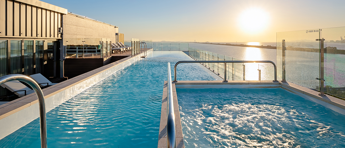 Rooftop Infinity Pool