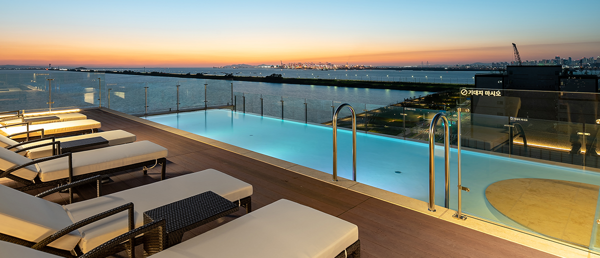 Rooftop Infinity Pool