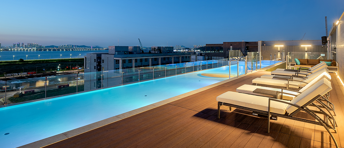 Rooftop Infinity Pool